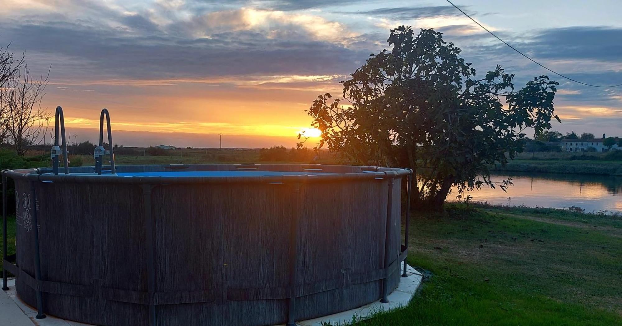 Saint-Just-Luzac Moulin De Mauzac Bed & Breakfast エクステリア 写真